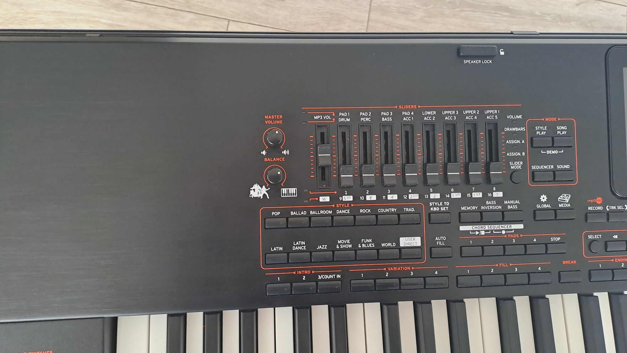 Vând Korg Pa4x 76