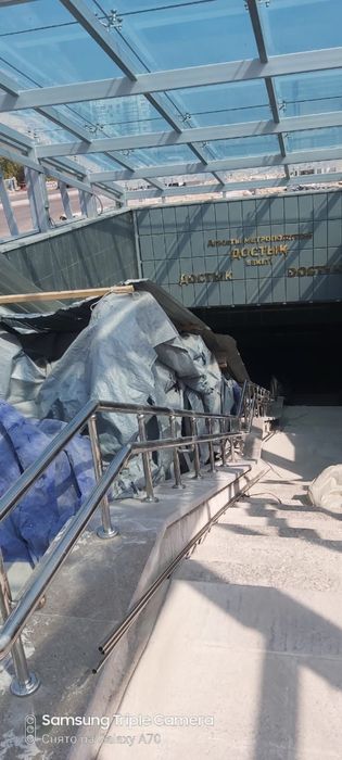 Перила из нержавеющей стали.