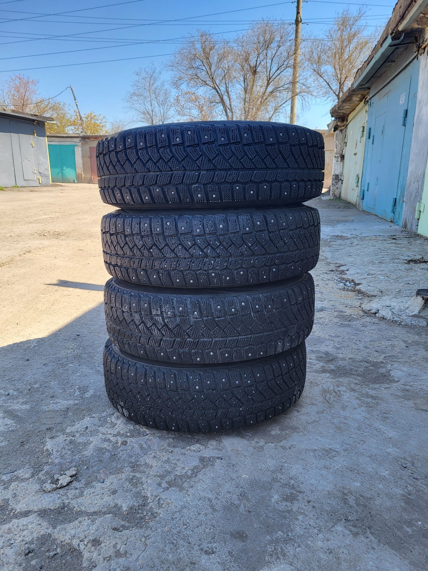 Продам комплект зимних шин на дисках 185/65R15 разбалтовка 4х100