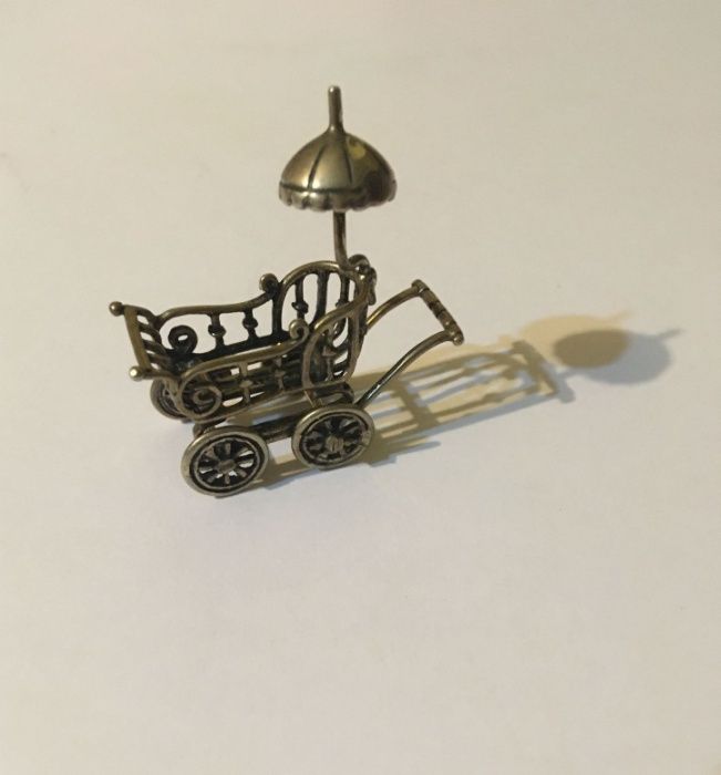 Miniatură de argint trăsură cu umbreluță (15 gr.) - Piesă de colecție!