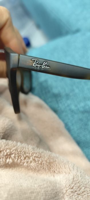 Ochelari de soare Ray Ban RB4170 cu defect