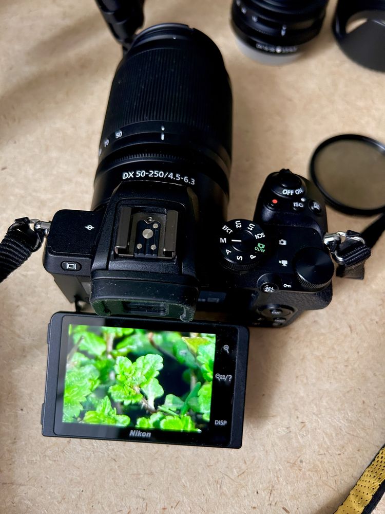 Фотоаппарат Nikon z50, два объектива, штатив и набор аксессуаров