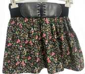 Fustă florală neagră, cu talie elastică și detaliu tip corset centura