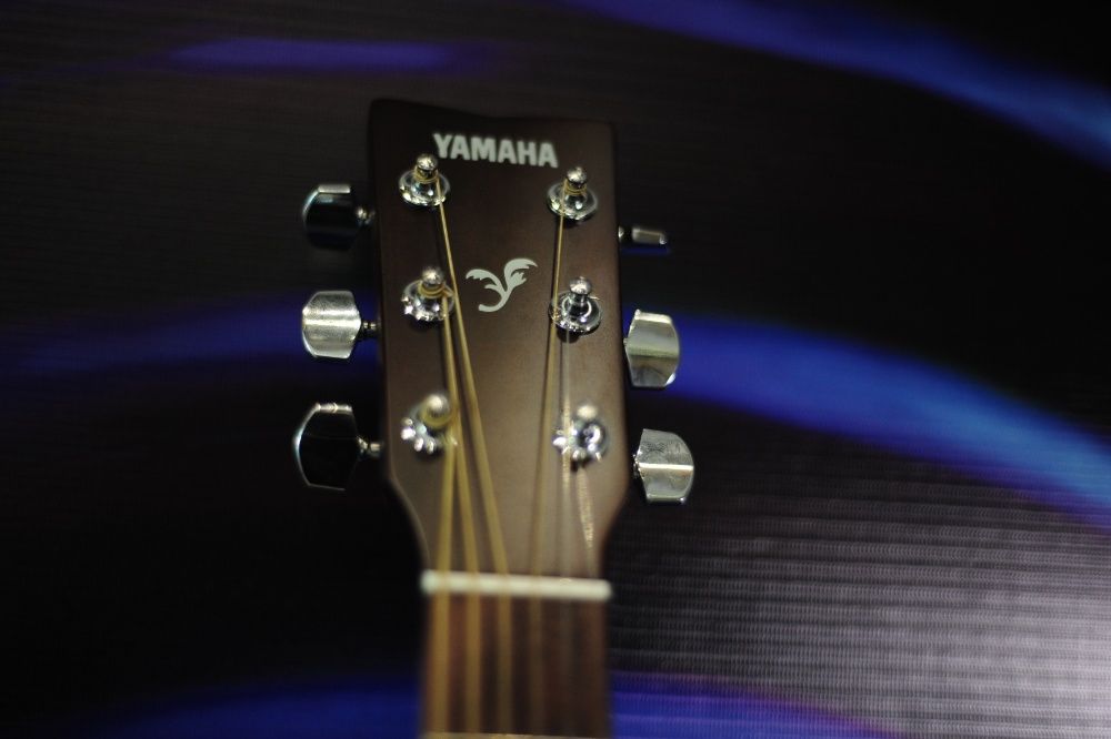 Электро акустическая гитара YAMAHA FSX-315CN c вырезом