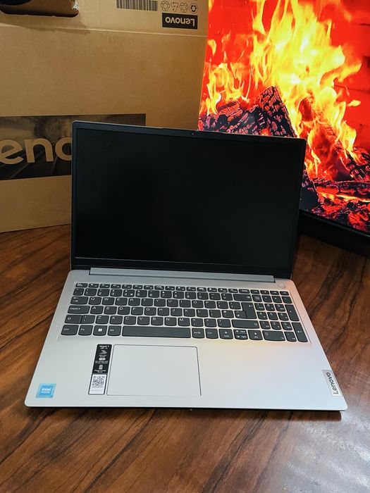 Lenovo noutbuk holati ideal srochni sotiladi