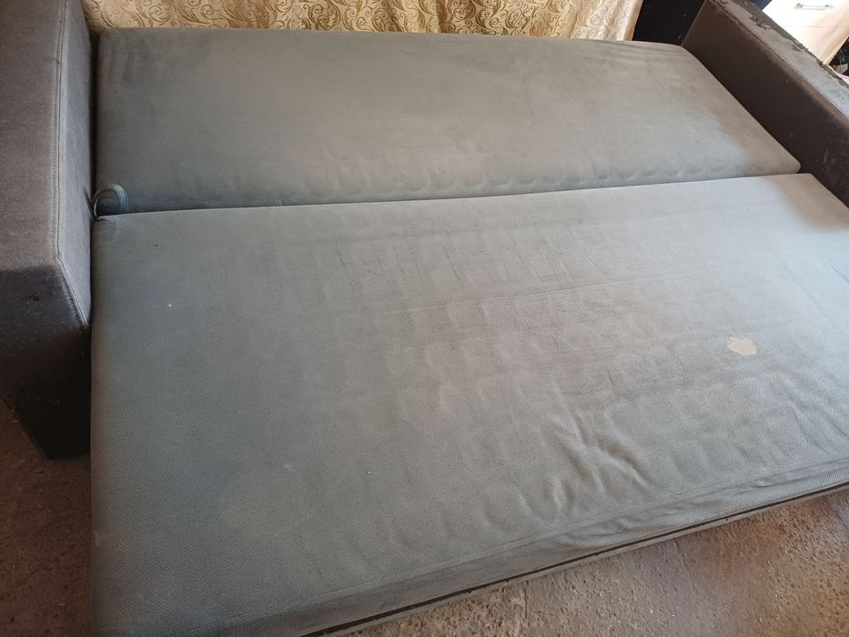 Canapea extensibila cu lada depozitare