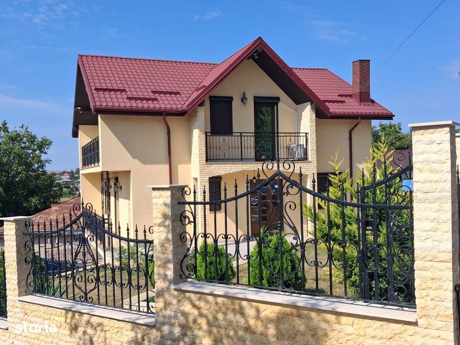 Vilă spațioasă, modernă și confortabilă, în localitatea Letcani.