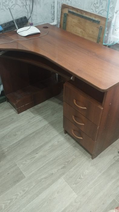 Стол компьютерный