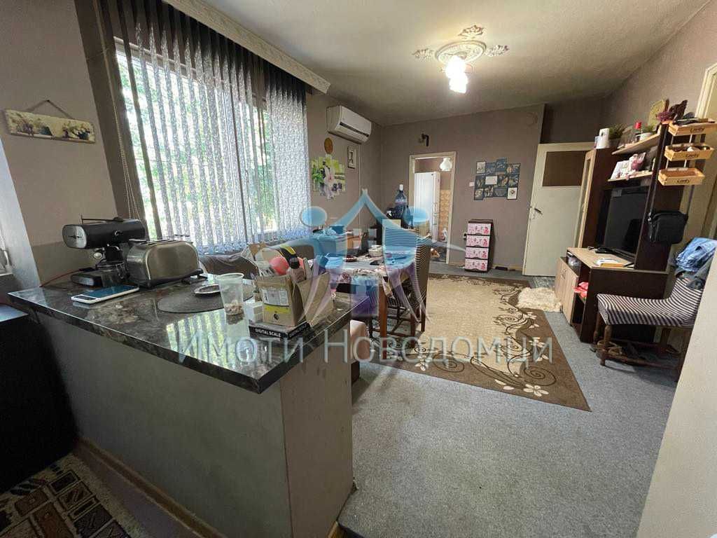 Продава се Къща в Шумен, Пазара - 216 кв.м за 697 €/кв.м - Снимка #1