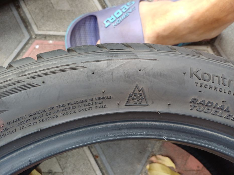 Vand 2 anvelope de iarna 215 50 r17 HANKOOK foarte bune