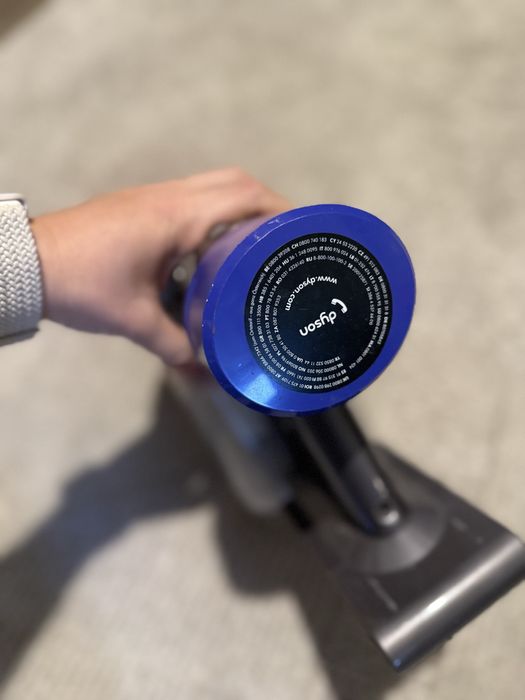 Corp dyson v8 + accesorii