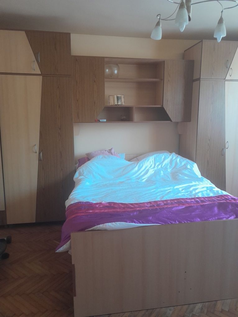 Vind dormitor aproape nou