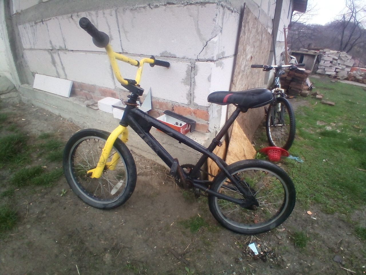 Biciclete foarte bună numai că s a făcut mică de mine