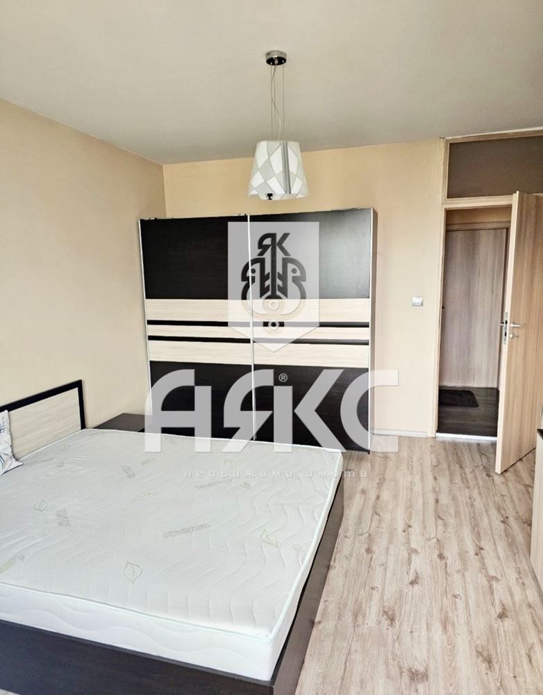 Тристаен обзаведен апартамент в кв. Люлин 9
