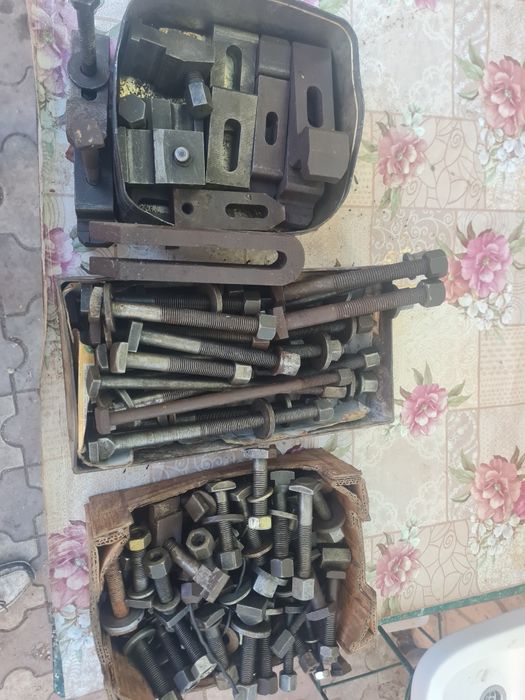 Șuruburi menghina bride