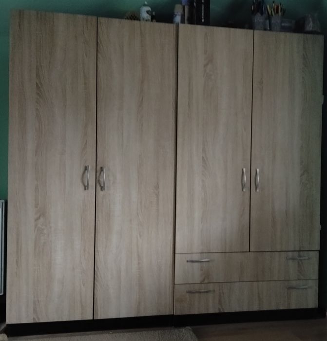 De vânzare dulapuri