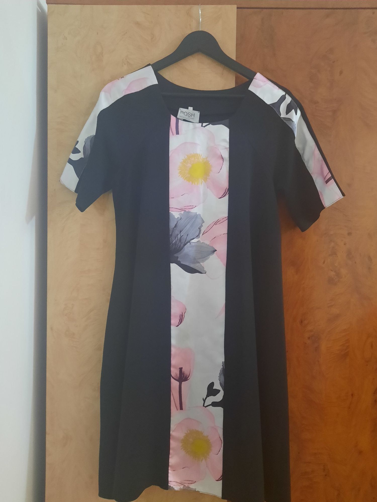 Vand rochie lunga neagra, model floral