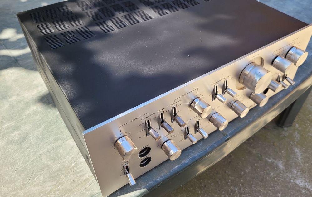 Amplificator UNIVERSUM 2500 super audiție