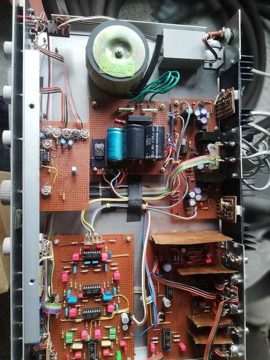 Vand radio,tuner,aparat de radio ,amplificator,construit hand made
