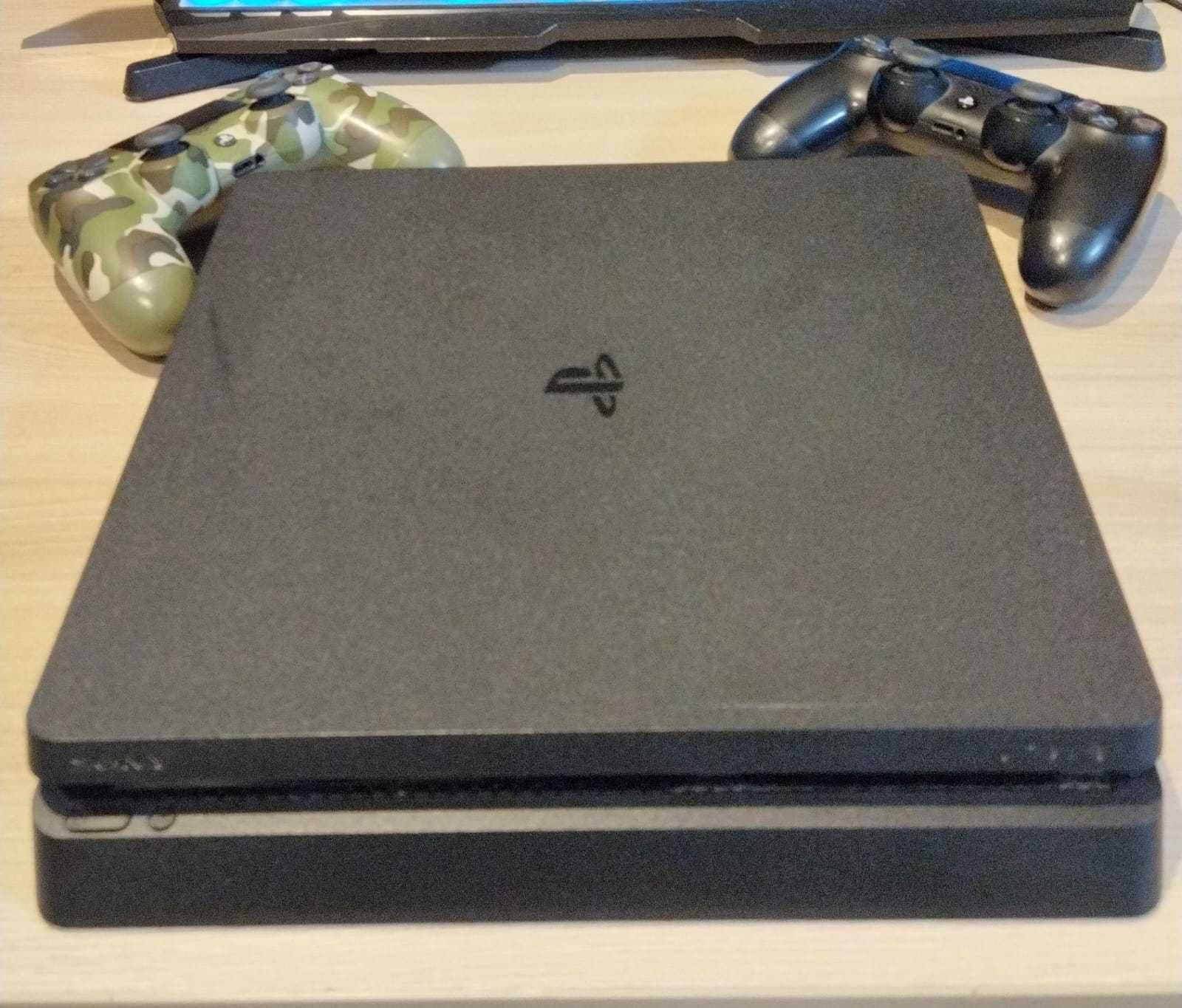 PS4 SLIM  1 TB . 2 диска , 2 джойстика , Зарядная станция .