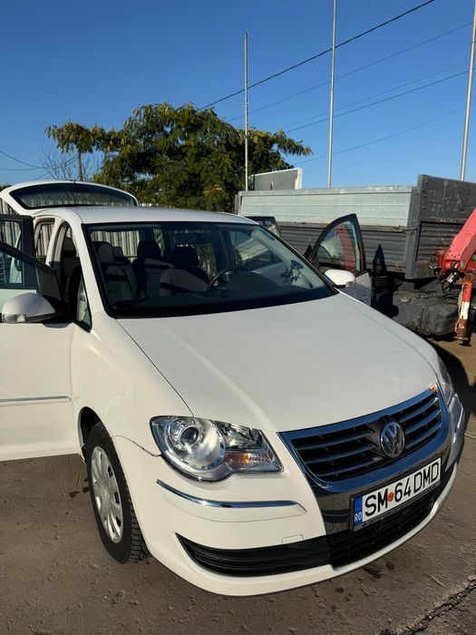 Wolksvagen touran.