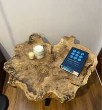 Masa din lemn de cafea și picioare din metal.