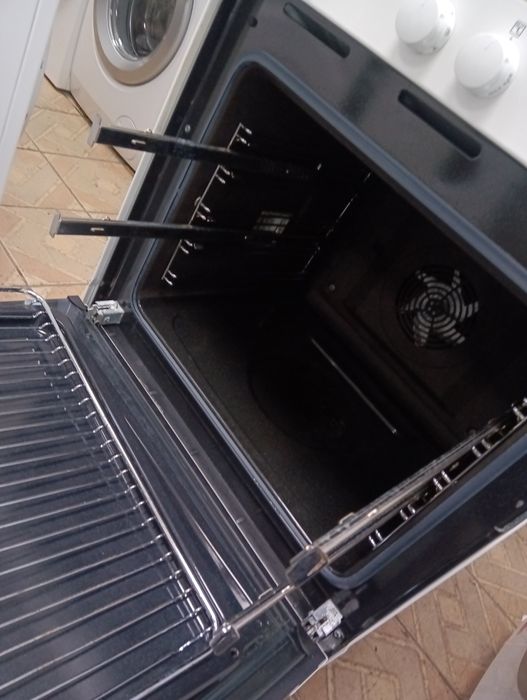 Свободно стояща печка с керамичен плот Voss с 2 години гаранция!