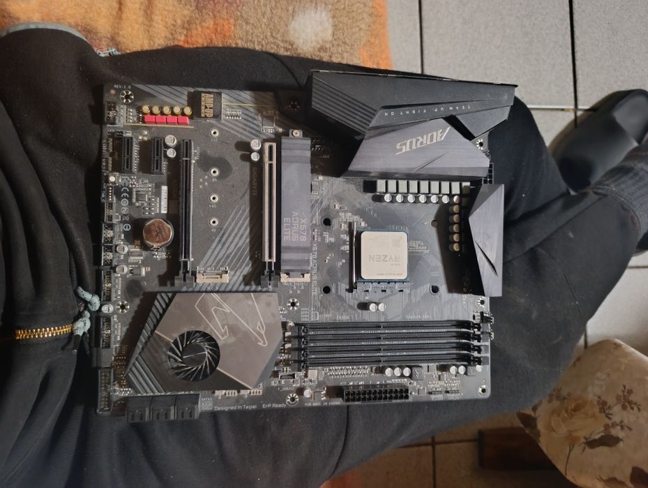 Продавам процесор rayzen 5 3600x