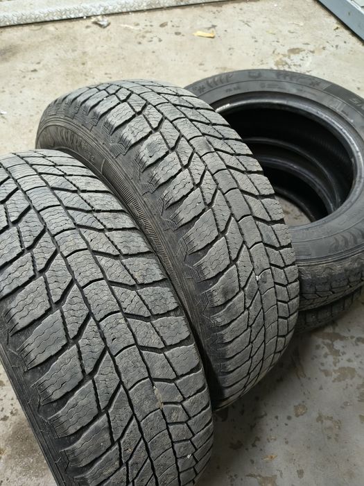 Зимни гуми за джип 215 70 16