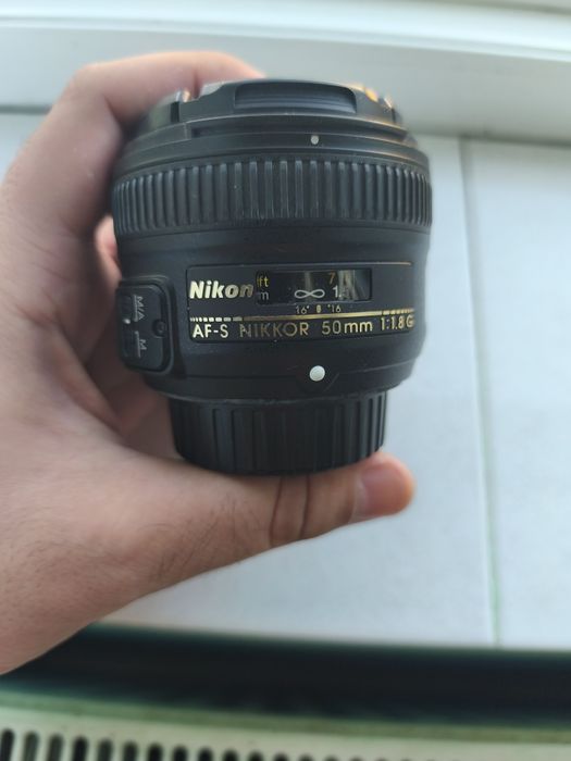 Vând nikon D5600 folosit puțin că nou plus obiective și accesorii