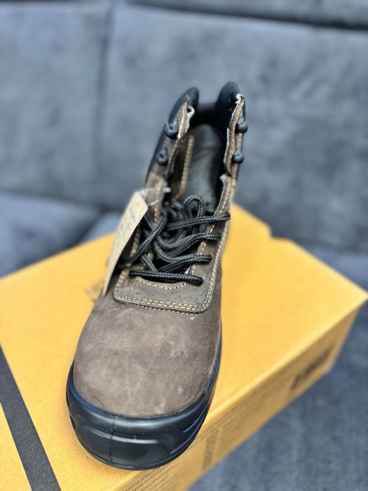 Vand bocanci impermeabili, noi nouti