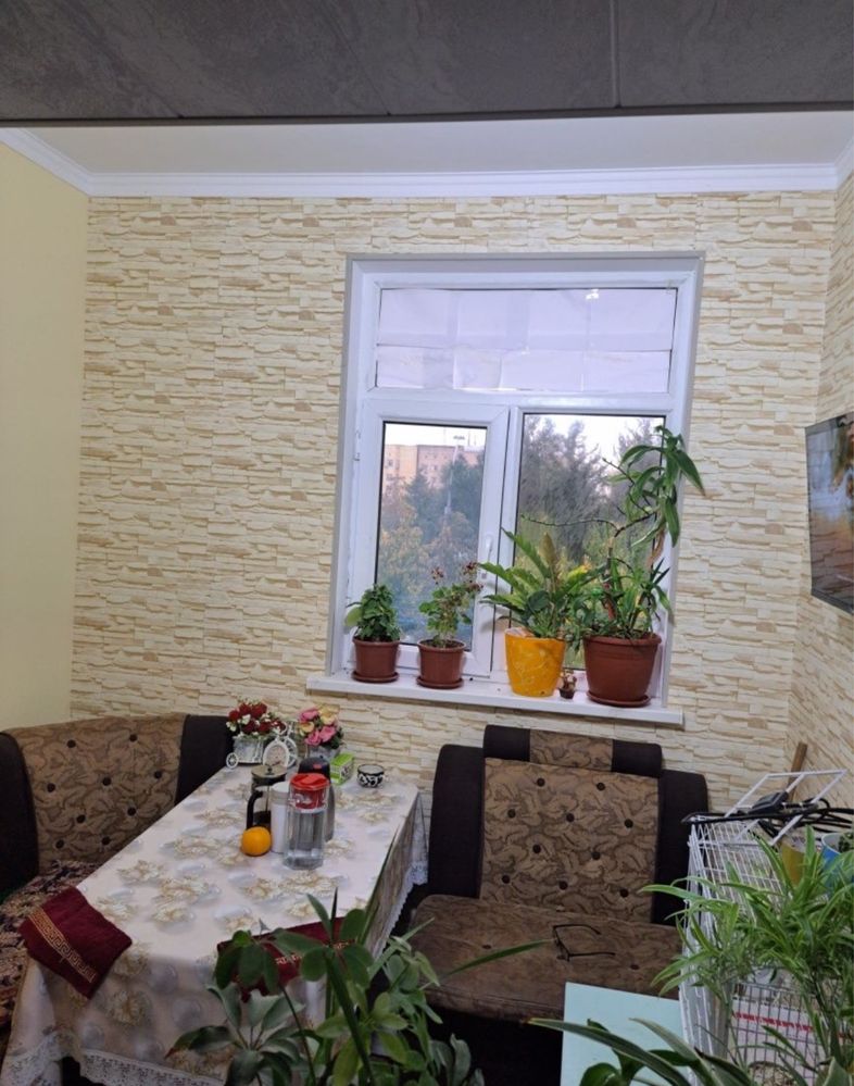 Ахмад Югнакий Продается квартира 1/3/4 балкон 2х6 Мебелью И Техникой