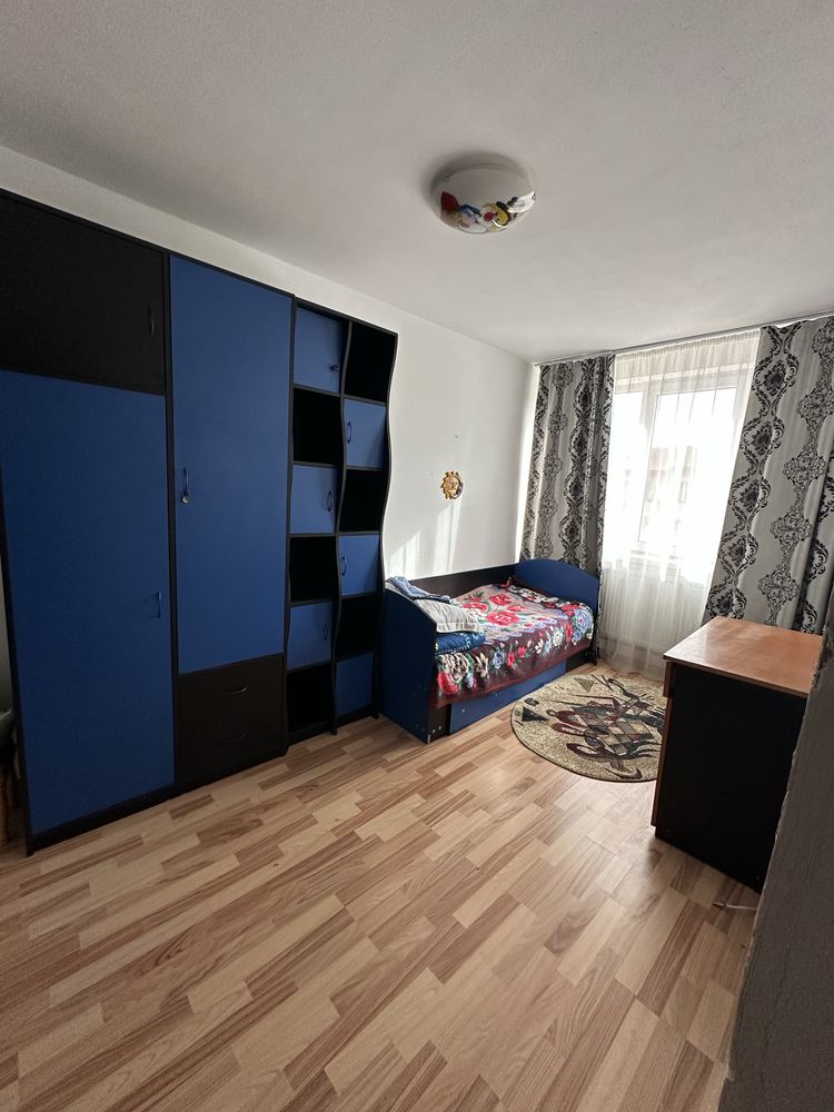 Apartament 4 camere, etaj 4, Motru