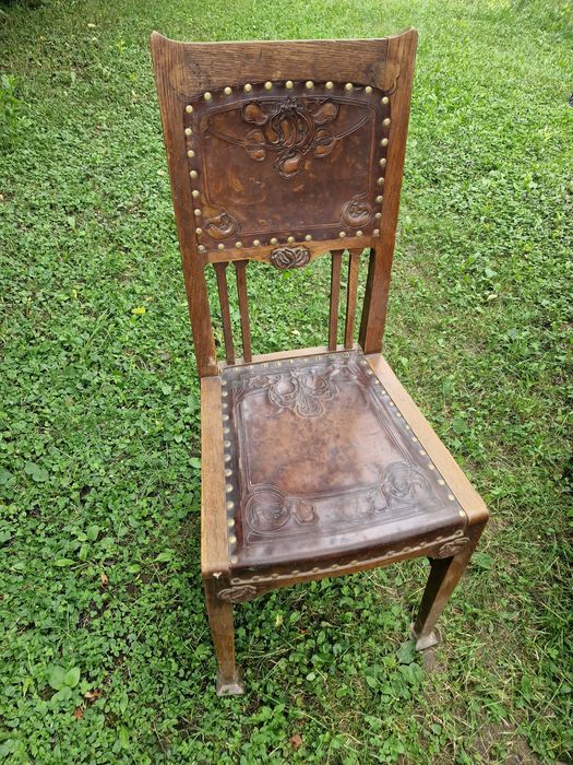 Scaune de lemn cu piele, vechi, tapițate