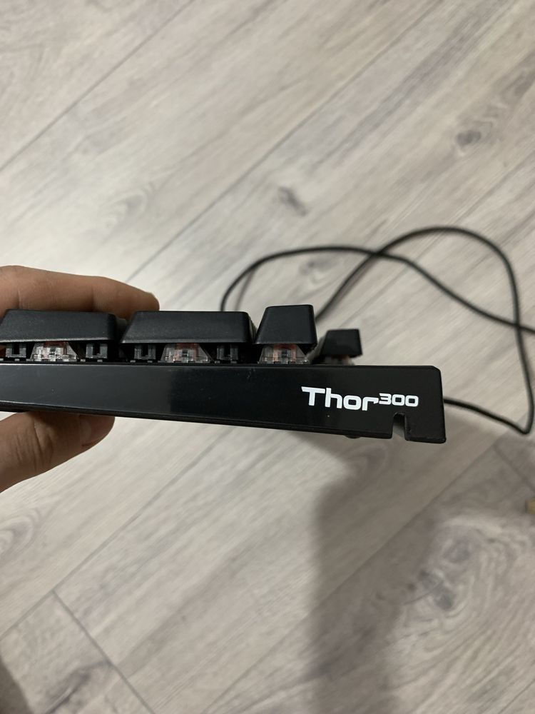 Tastatura mecanica Thor 300