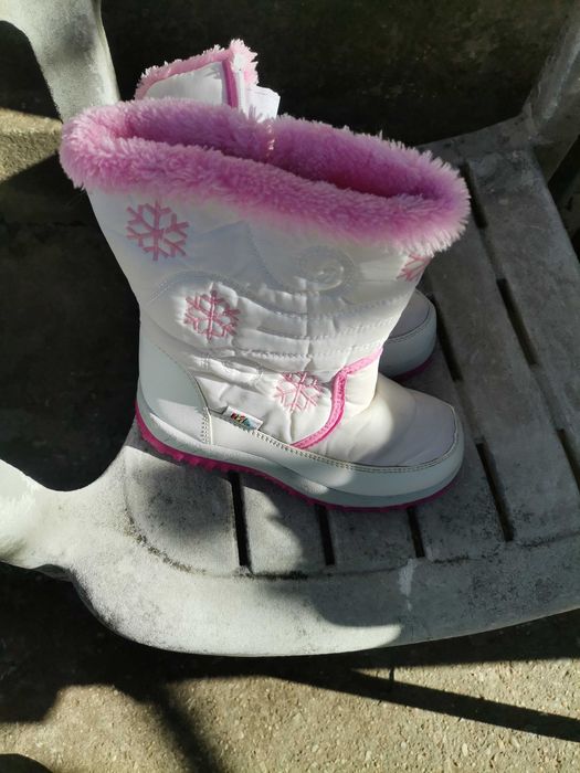 Детски ботуши за момиче носени два пъти.