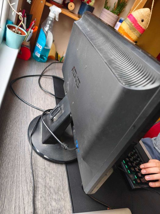 Монитор Asus 21" LCD