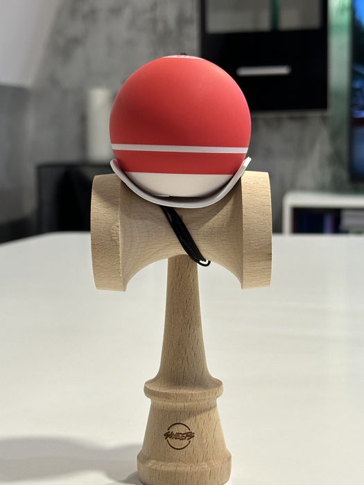 Vând Kendama Sweets Tracker Red – Broken Shape, Antiskid (nu krom,usa)