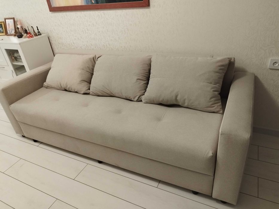 Продам диван раскладной новый, размер 230 см * 90 см