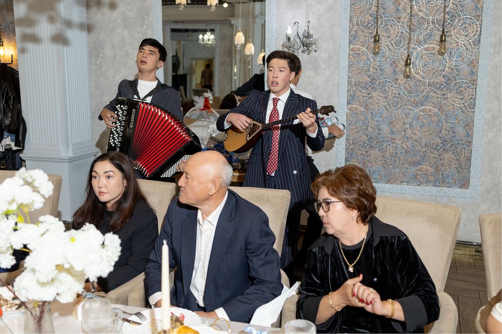 Домбыра баян гитара музыканты той кудалык тусаукесер әнші дуэт асаба