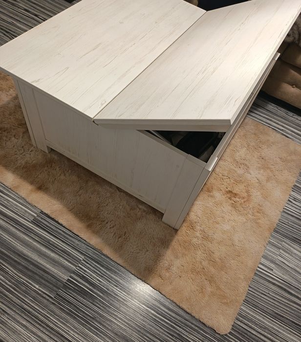 Masa de living din lemn masiv cu spațiu de depozitare