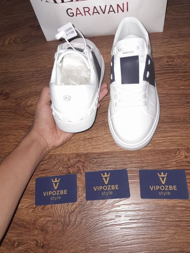 В НАЛИЧИИ Valentino Garavani