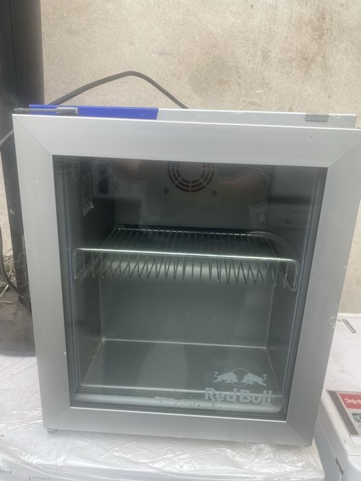 Продается барные холодильник redbull