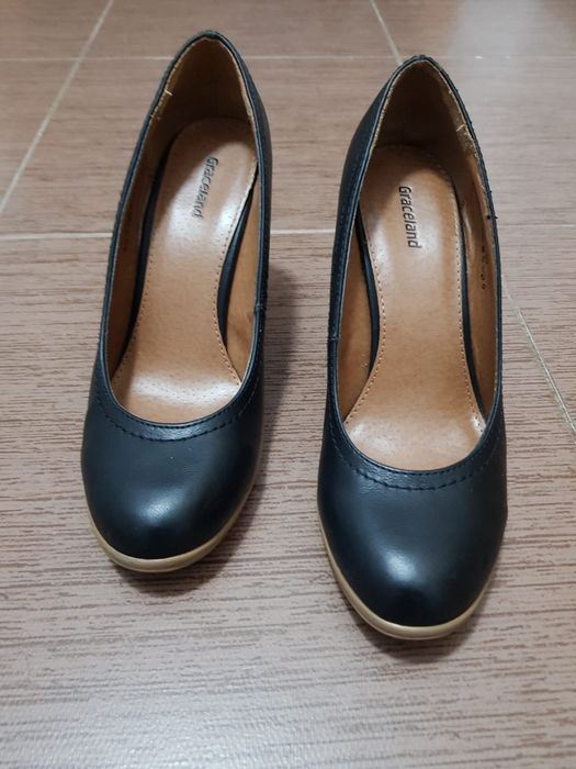 Vând Pantofi nr.36 comozi