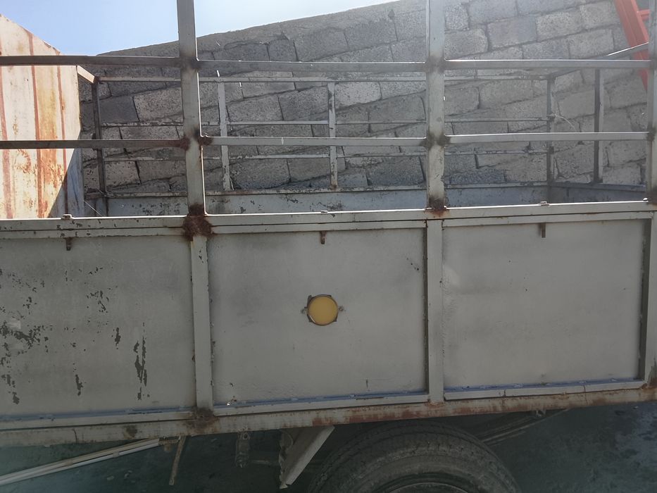 Yuk va mol tashiydigan arava.