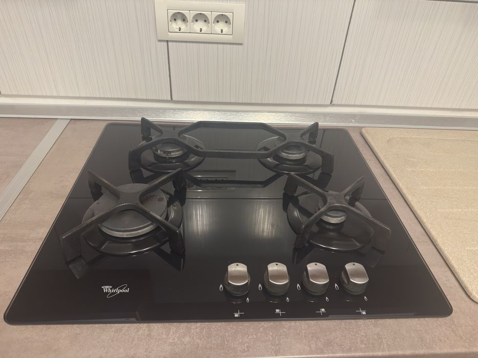 Vand mobila de bucatarie + plita + chiuveta toata