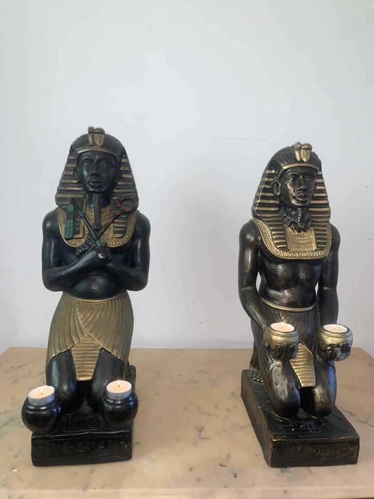 Masa cu doua statui tenta egipteana