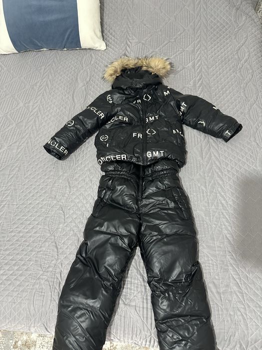 Продам зимнию куртку на 4 5 годика ростовка 110