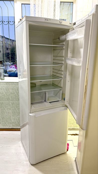 Продается холодильник индесит