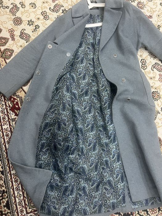 Пальто пакупала за 180 000 продам за 10000т. Теплая зима…………,,,……………..